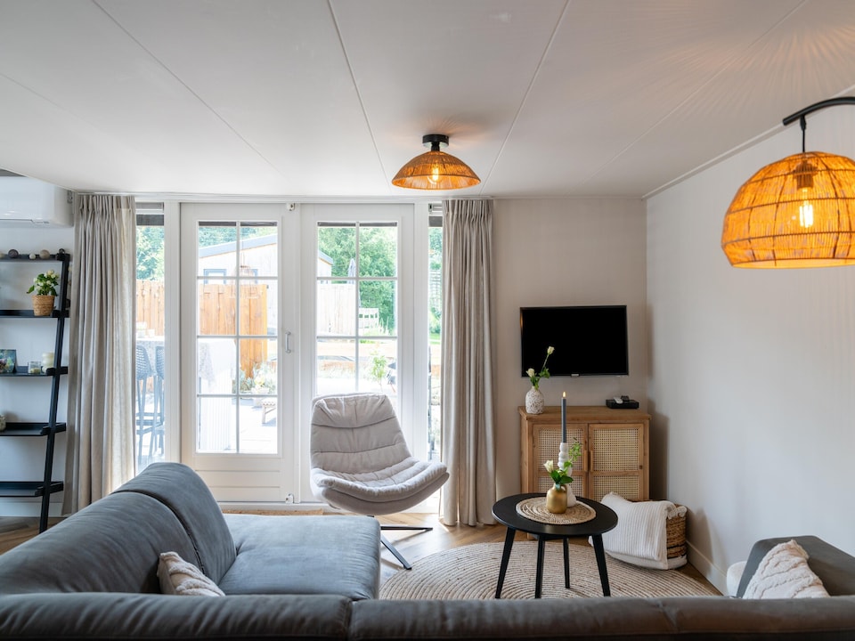 Cozy Villa w/ Sauna and BBQ, Hattemerbroek