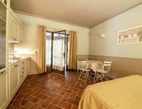Wohnung in Monteverdi nahe Weinproben