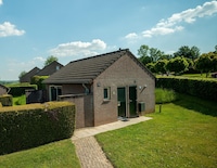 Vrijstaande bungalow, 8 km. van het Drielandenpunt