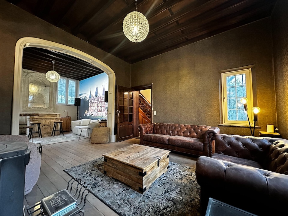 Luxury Manoir with Pool, Gesves