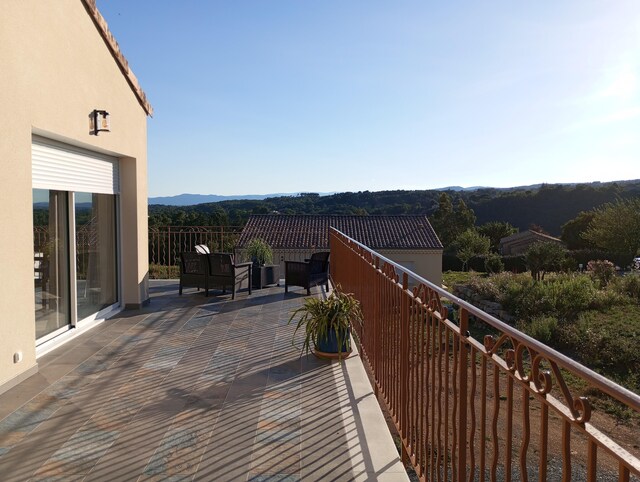 Villa des Figuiers, umgeben von viel Grün, Largentière