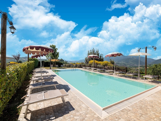 Casale nelle Marche con Piscina e Vista