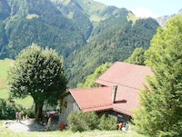 Chalet in Rossinière met Sauna en Bergzicht