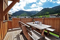 Lavish chalet with sauna near ski-slope