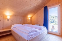 Lavish chalet with sauna near ski-slope