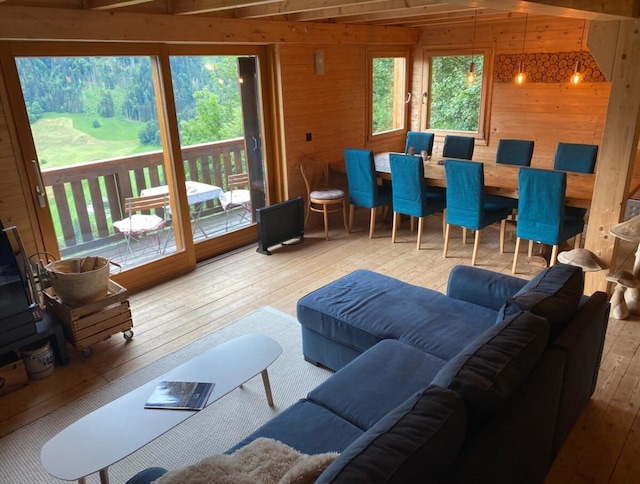 Üppiges Apartment mit Terrassenblick, Saanen