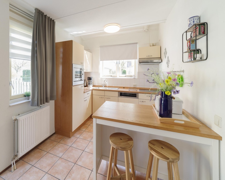 Sunny Garden Stay near Sea, Wemeldinge