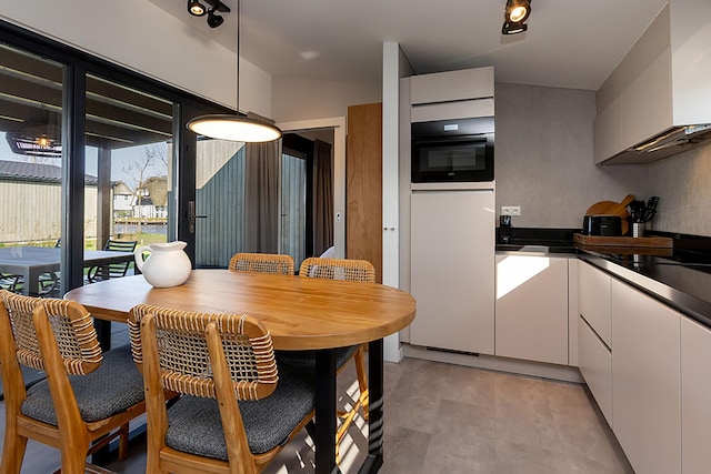 Docklodge bij Friese Meren met Privé Aanlegplaats, Delfstrahuizen