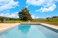 Casa a Hautefort con Piscina e Natura