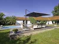 Charmante Villa mit schönem Swimmingpool in Bellegem.