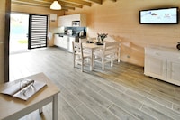 Huisje bij Sianożęty Strand met Sauna