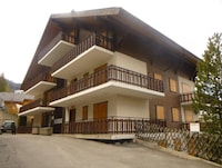Appartement in Zwitserland met Balkon