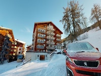 Flat in Nendaz with Ski-In/Ski-Out Access