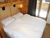 Flat in Nendaz with Ski-In/Ski-Out Access