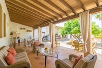 Rustieke villa in Maria de la Salut met zwembad