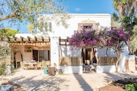 Landhaus auf Ibiza mit Salzwasserpool