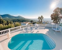 Villa in Ibiza met privézwembad en balkon