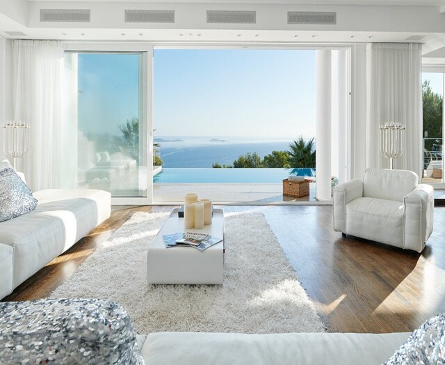 Villa in Ibiza mit Pool und Meerblick, Siesta