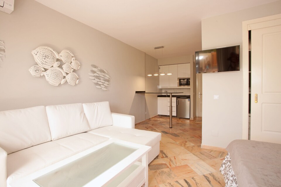 Estudio en Marbella frente al mar con piscina, Marbella
