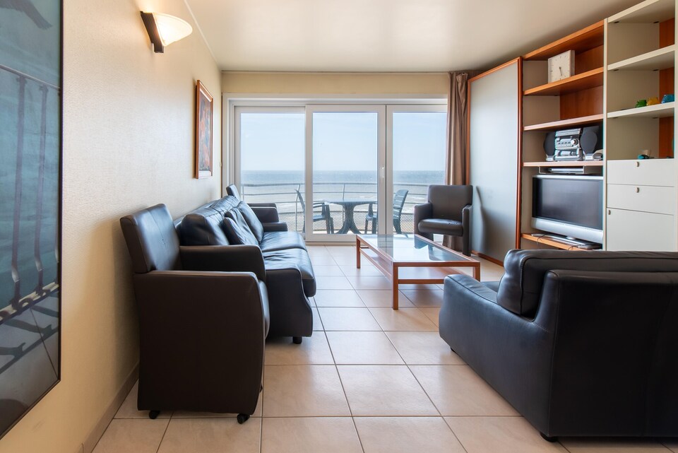 Apartment in Mariakerke with Stunning Sea Views, Ostend