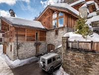 Chalet in Val d'Isère with Hot Tub & Views