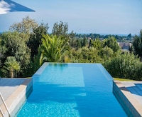 Villa a Maiorca con piscina infinita e vista mare