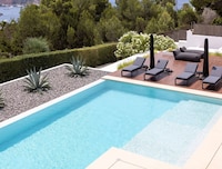 Villa in Ibiza met Infinity Pool en Zeezicht