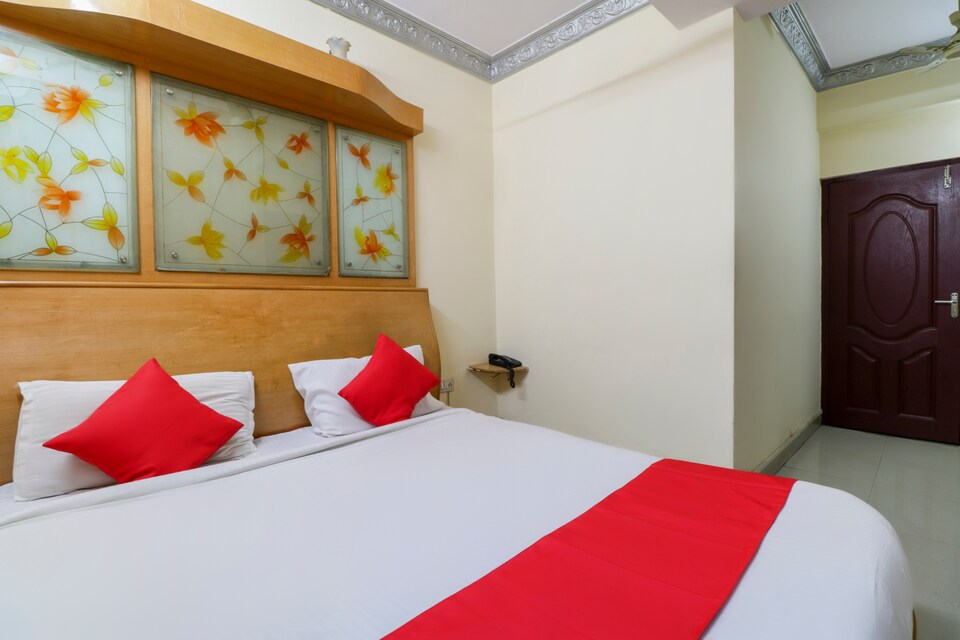 OYO 71675 New Aishwarya Comforts , Mathikere Bangalore, Bangalore