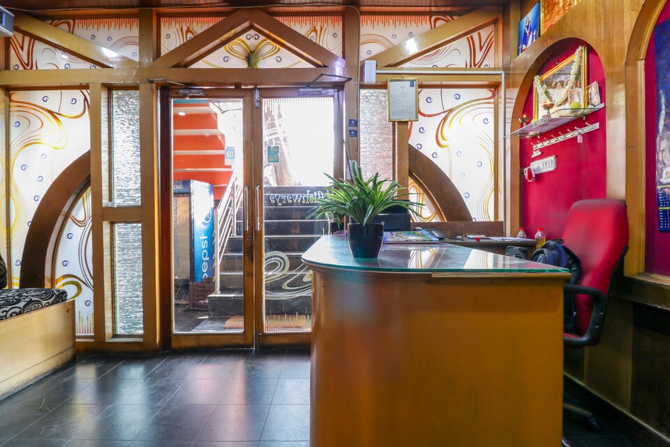 OYO 71675 New Aishwarya Comforts , Mathikere Bangalore, Bangalore