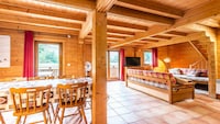 Chalet in Morillon mit beheiztem Pool