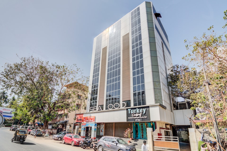 Capital O 71678 Hotel Sea Woods, Juhu, Mumbai