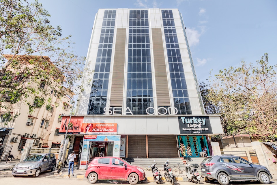 Capital O 71678 Hotel Sea Woods, Juhu, Mumbai