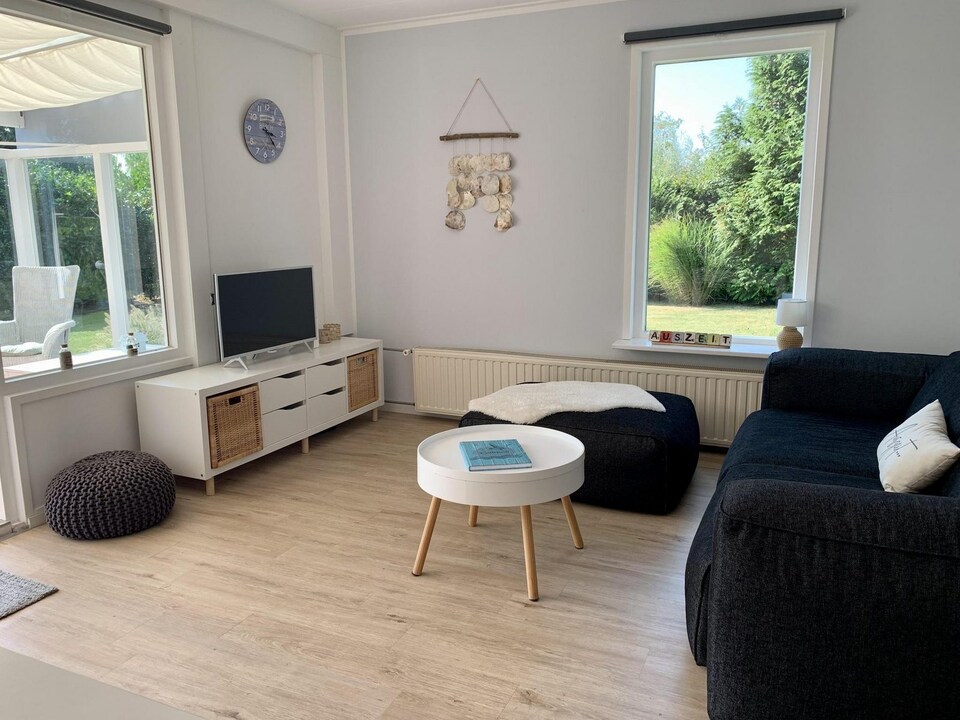 Coastal hideaway bungalow with garden, Sint Maartensvlotbrug