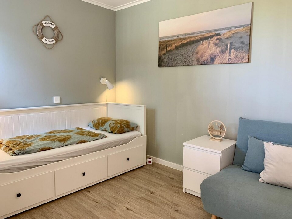 Coastal hideaway bungalow with garden, Sint Maartensvlotbrug