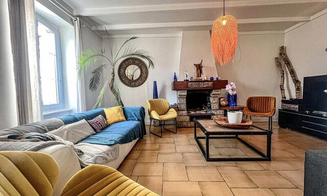 Houses & Villas for 12 People