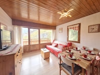 Moderne Wohnung im vierten Stock