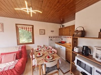 Moderne Wohnung im vierten Stock