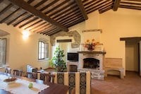 Casale in Toscana con Piscina e Vino