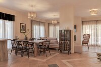 Villa in Kyrianna met zwembad en bergzicht