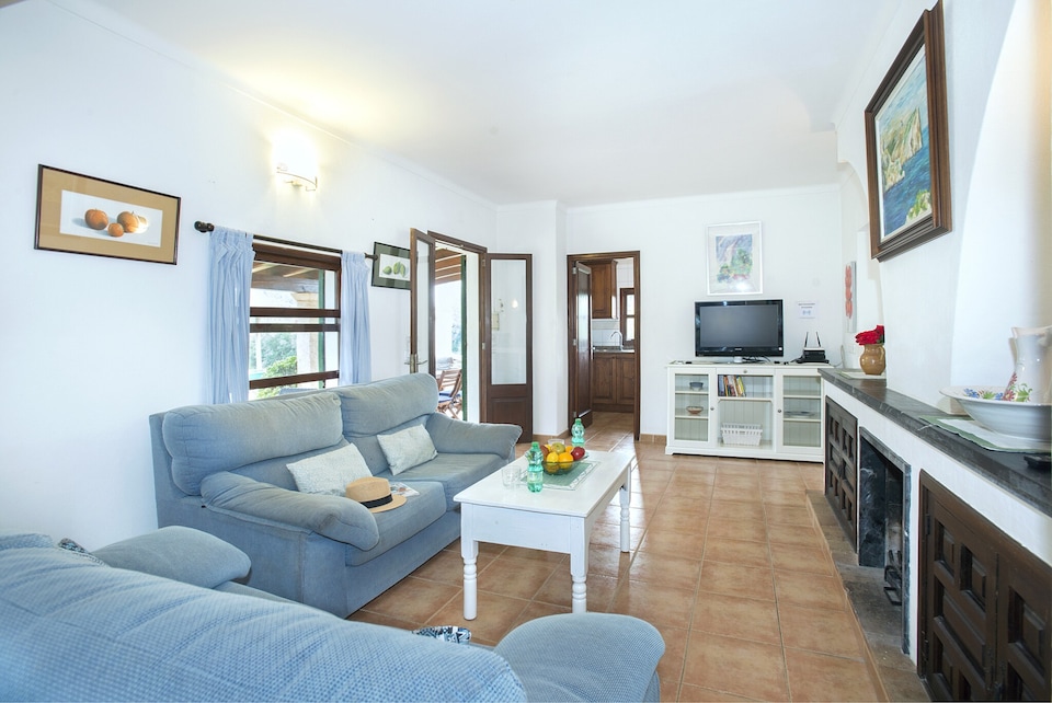 Villa en España cerca de Puerto Pollensa, El Vilà
