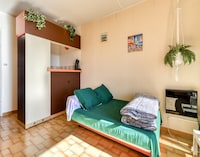 Studio in Agde bij Strand en Zwembad