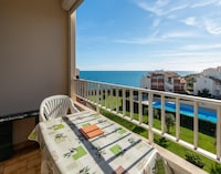 Studio in Agde bij Strand en Zwembad