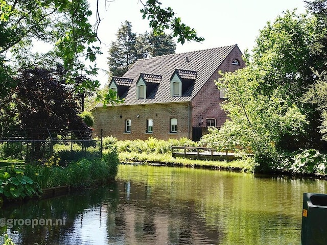 Villa in Baarlo mit Burggraben