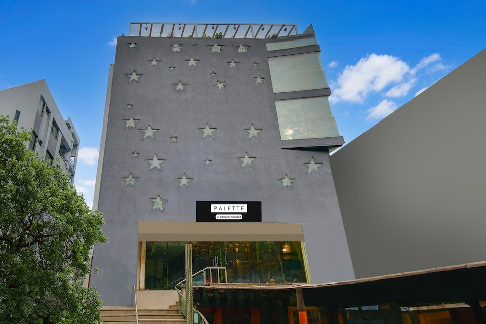Cozy Deluxe Room at Chappan Market Indore, Indore
