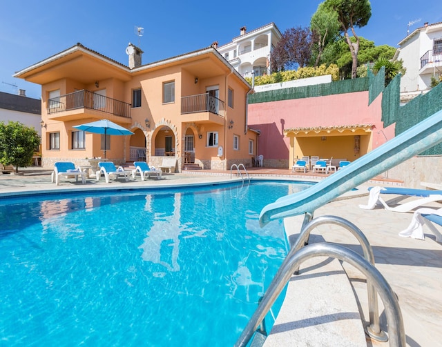 Ruime villa met 6 slaapkamers in Blanes