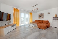 Villa in Krnica bij stranden met zwembad