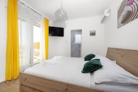 Villa in Krnica bij stranden met zwembad