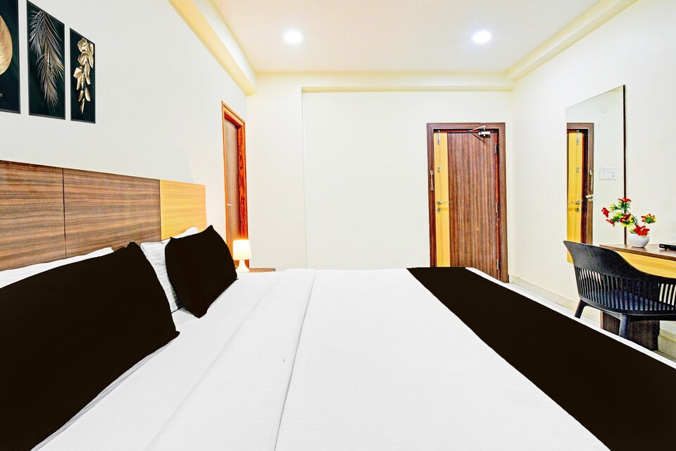 Elegant Stays Near Botanical Garden, Kondapur