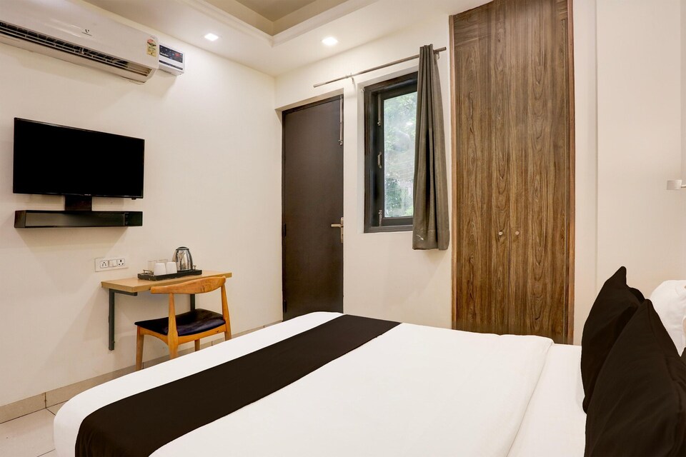 Cosy Stays at Rohini Sector 18, New Delhi