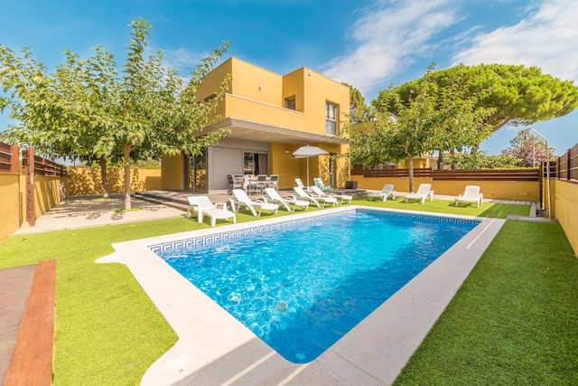 Haus mit großem Garten und privatem Pool